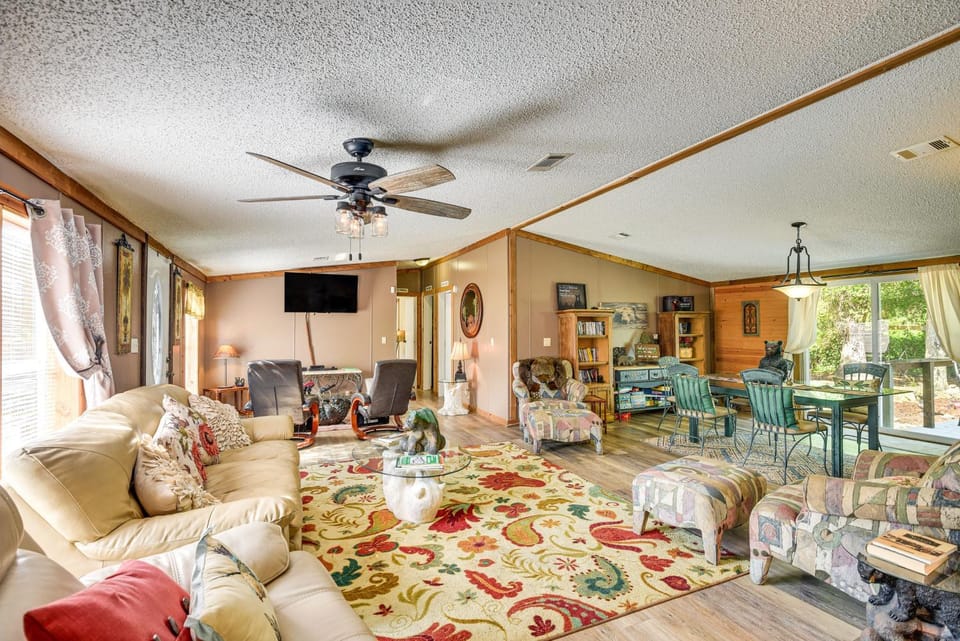13 Mi to Silver Springs: Pet Friendly Getaway! House in Florida