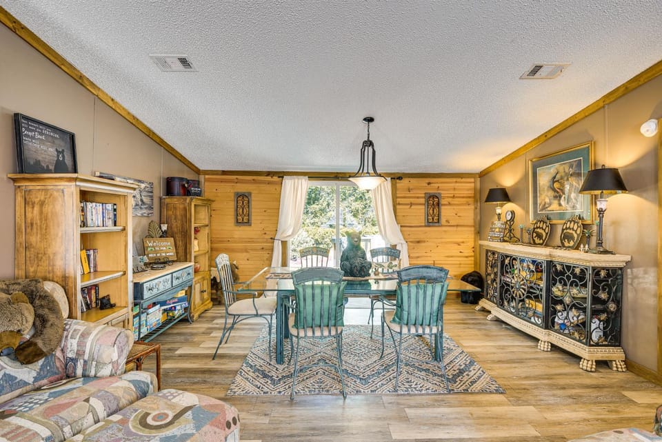 13 Mi to Silver Springs: Pet Friendly Getaway! House in Florida