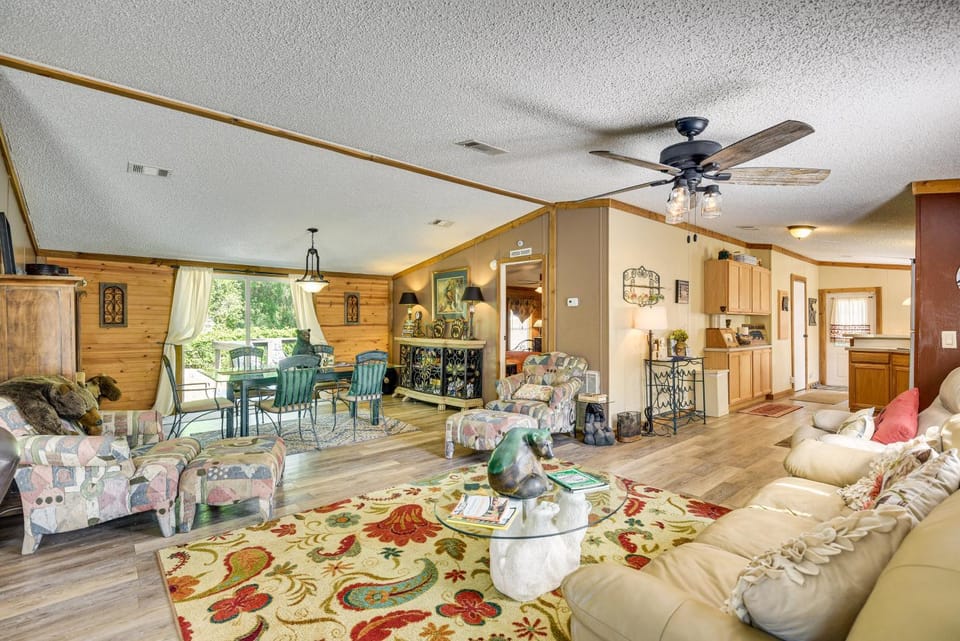 13 Mi to Silver Springs: Pet Friendly Getaway! House in Florida