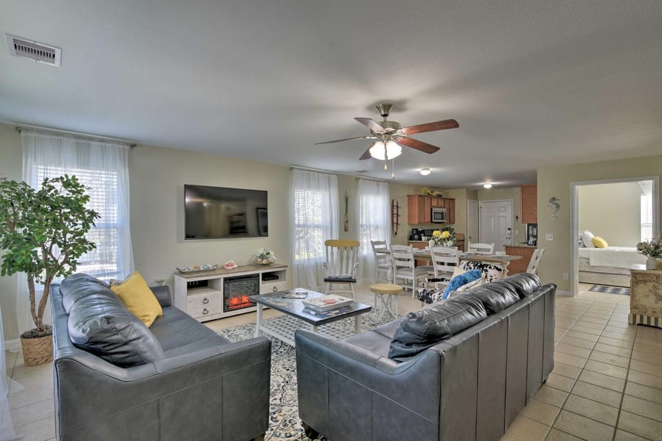 Galloping Seahorse Seabrook Home about 4 Mi to NASA! House in Seabrook