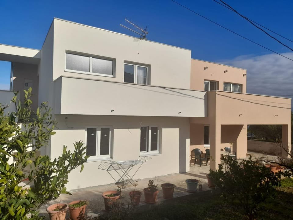 Property building, Facade/entrance, Off site