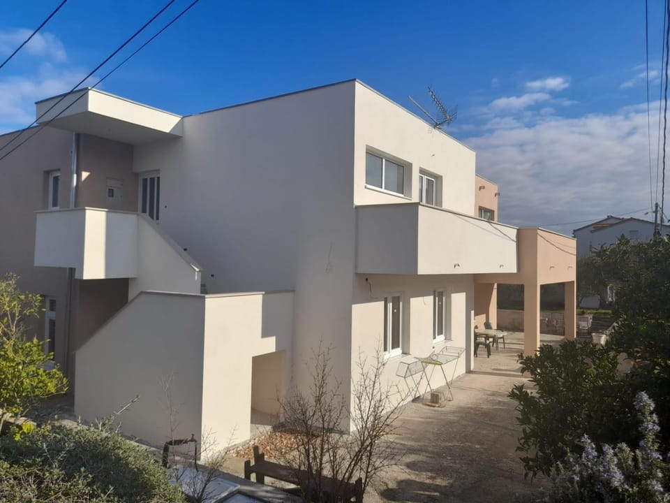 Property building, Facade/entrance, Off site