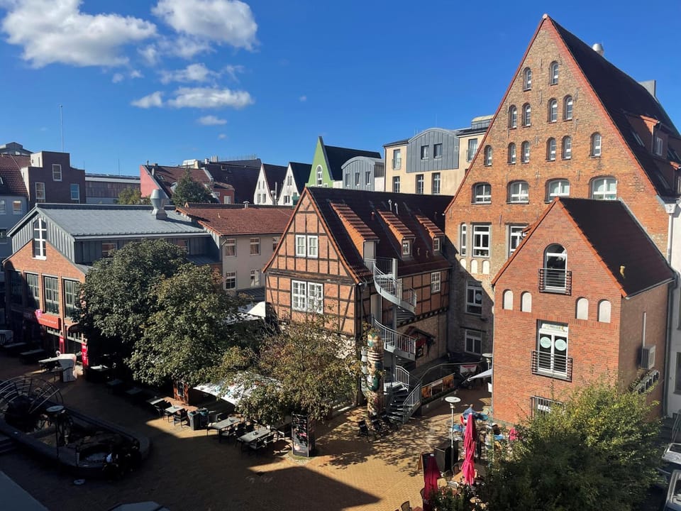 Property building, Restaurant/places to eat