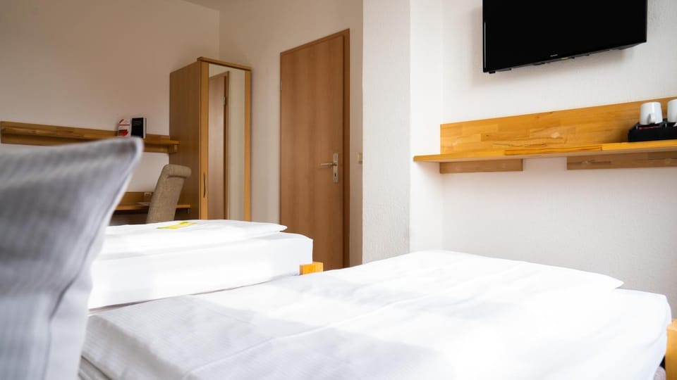 Bed, Photo of the whole room, Decorative detail