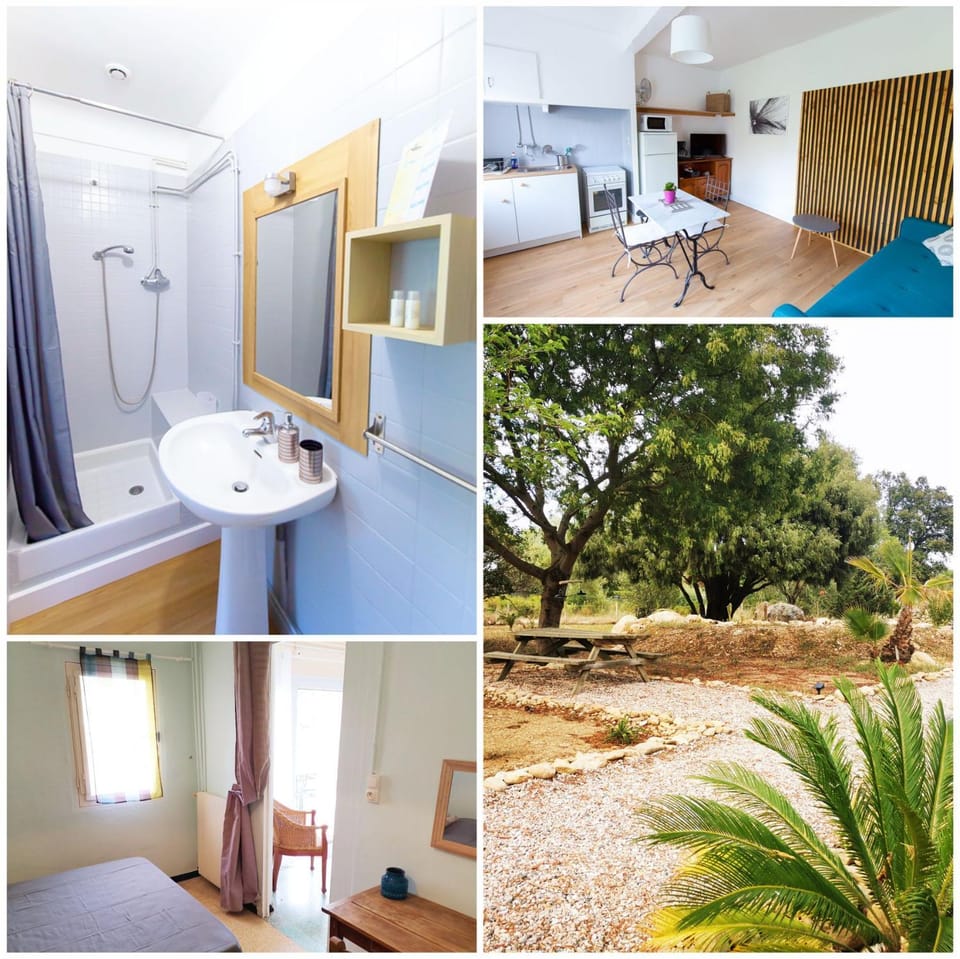 Bed, Bathroom, Garden view