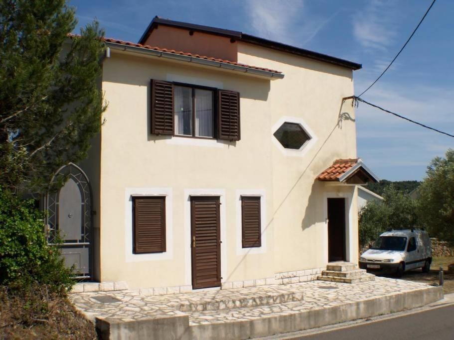 Property building, Facade/entrance, Off site