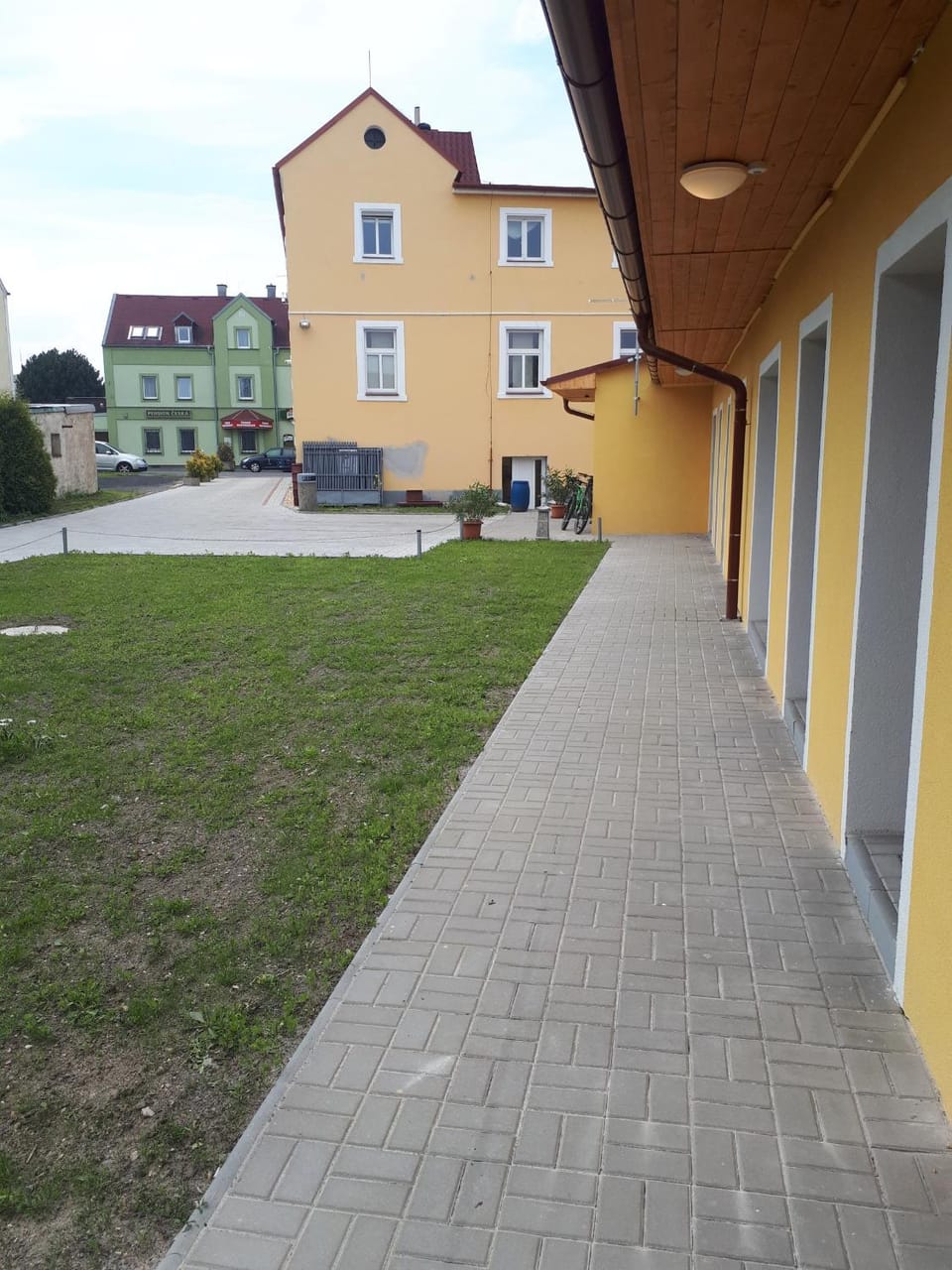 Property building, Neighbourhood