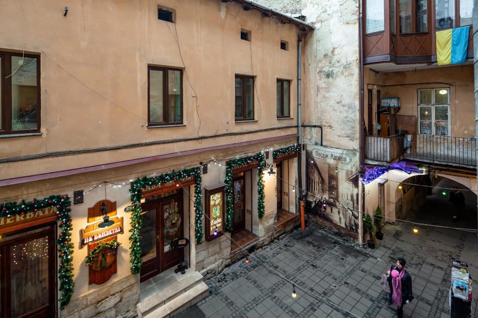 City view, Street view