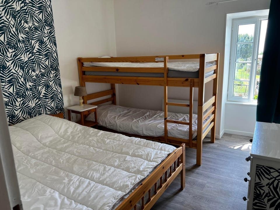 Bed, Photo of the whole room, Bedroom, bunk bed