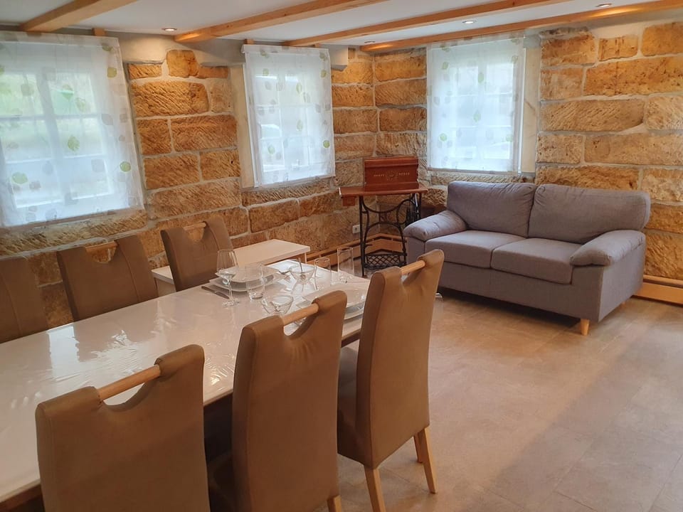 Living room, Photo of the whole room, Seating area, Dining area