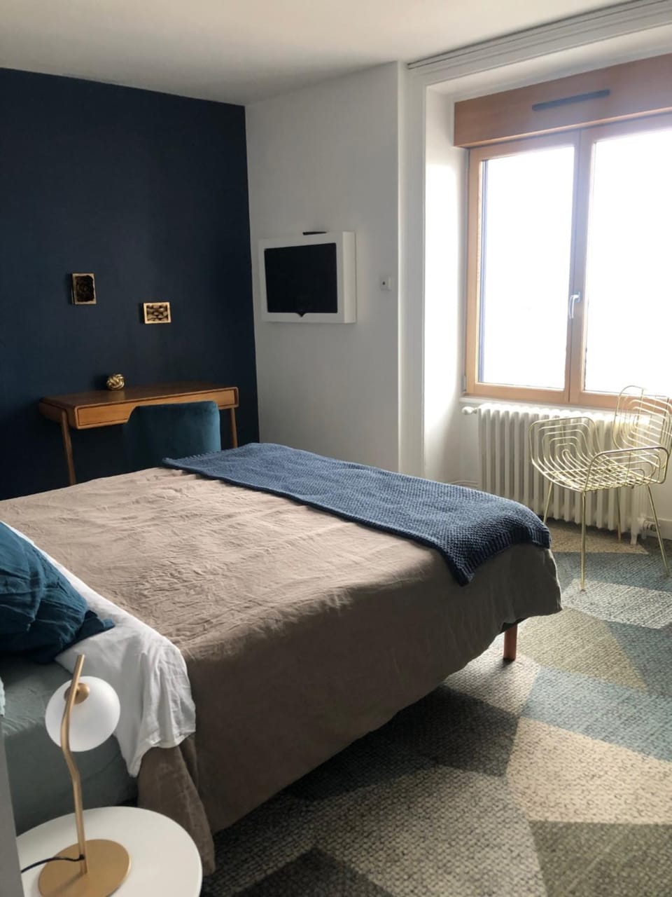 Toilet, Bed, Photo of the whole room, Bedroom