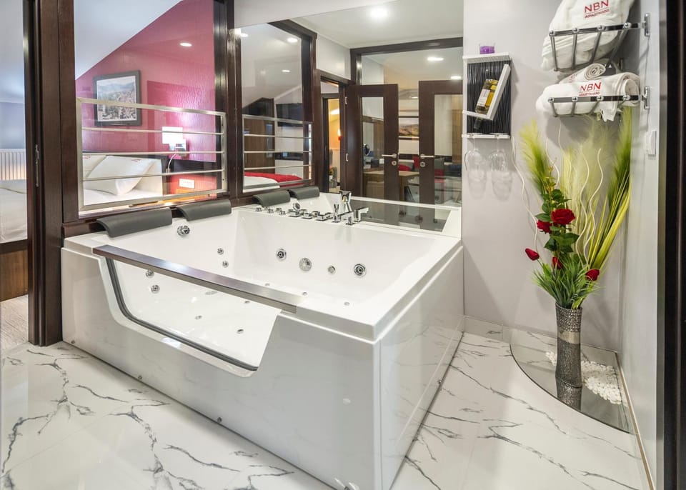 Hot Tub, Spa and wellness centre/facilities