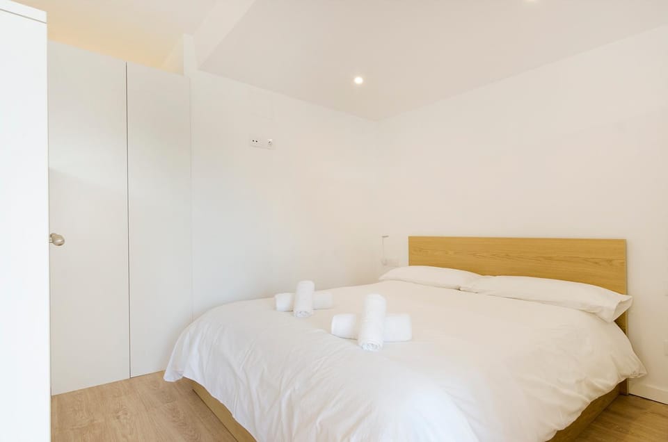 Bed, Photo of the whole room, Bedroom