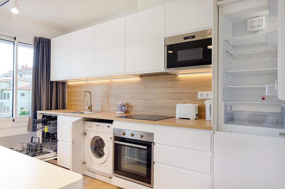 Kitchen or kitchenette, dishwasher, pet friendly, stove, toaster, washing machine