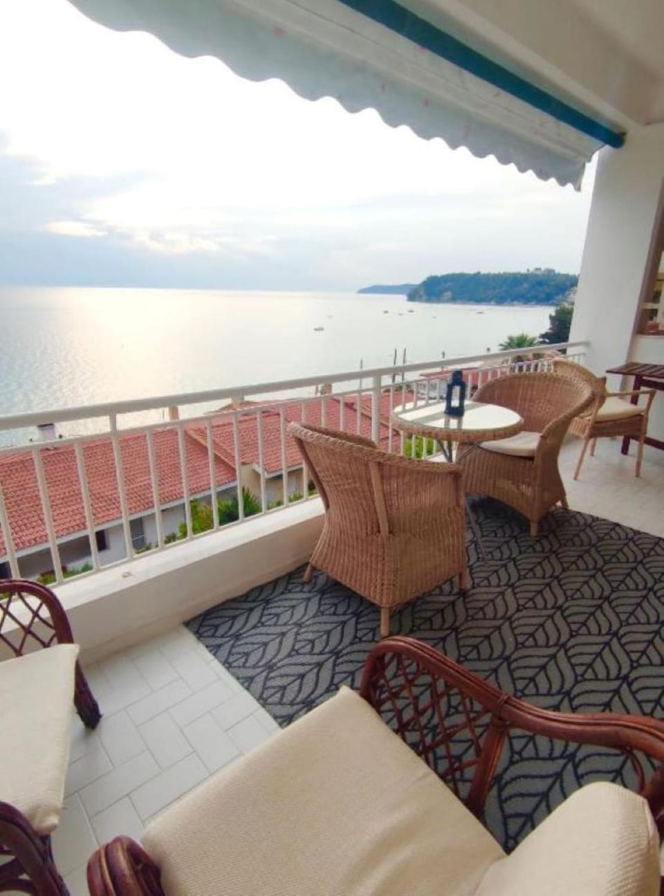 Patio, Day, Natural landscape, View (from property/room), Balcony/Terrace, Living room, Seating area, Sea view