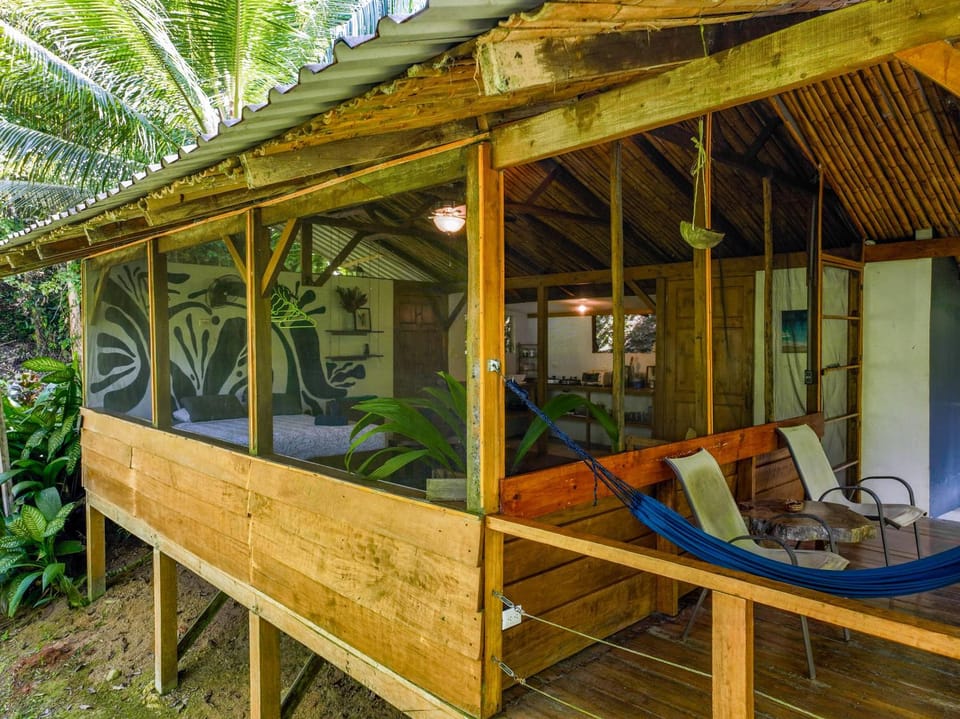 Private jungle “Loft del Rio” river access Nature lodge in Bahía Ballena