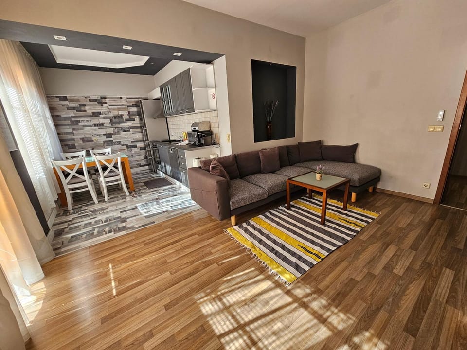Living room, Dining area, kitchen