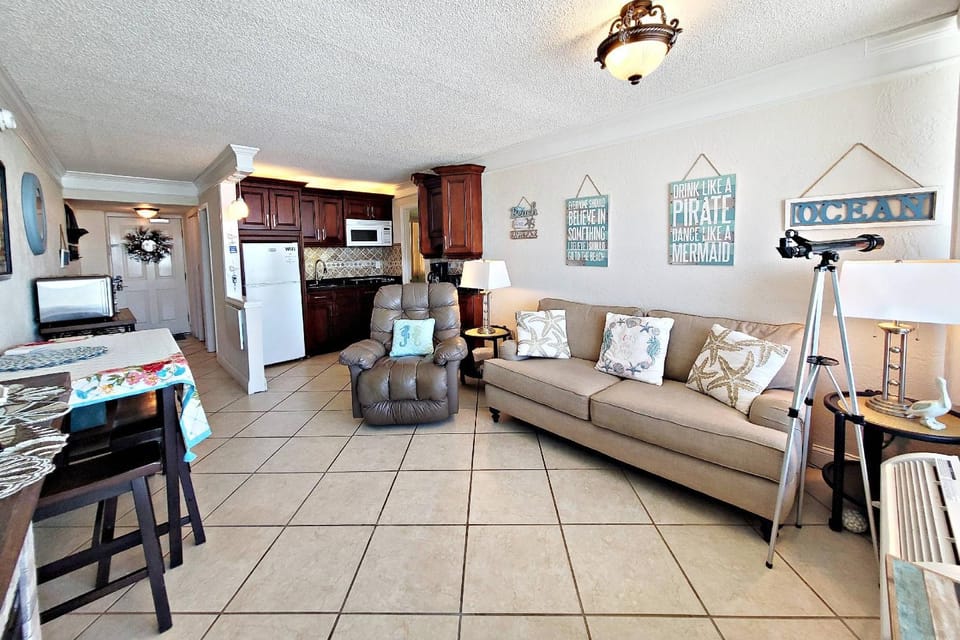 Pirates Cove Condo Unit #715 House in Daytona Beach Shores