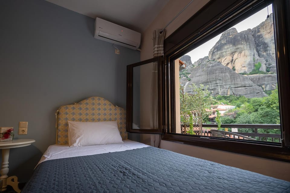 The house under the rocks of Meteora 1 Apartment in Kalabaka