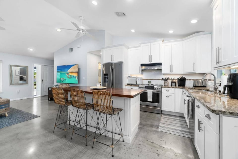 807 Rose Ct House in Marco Island