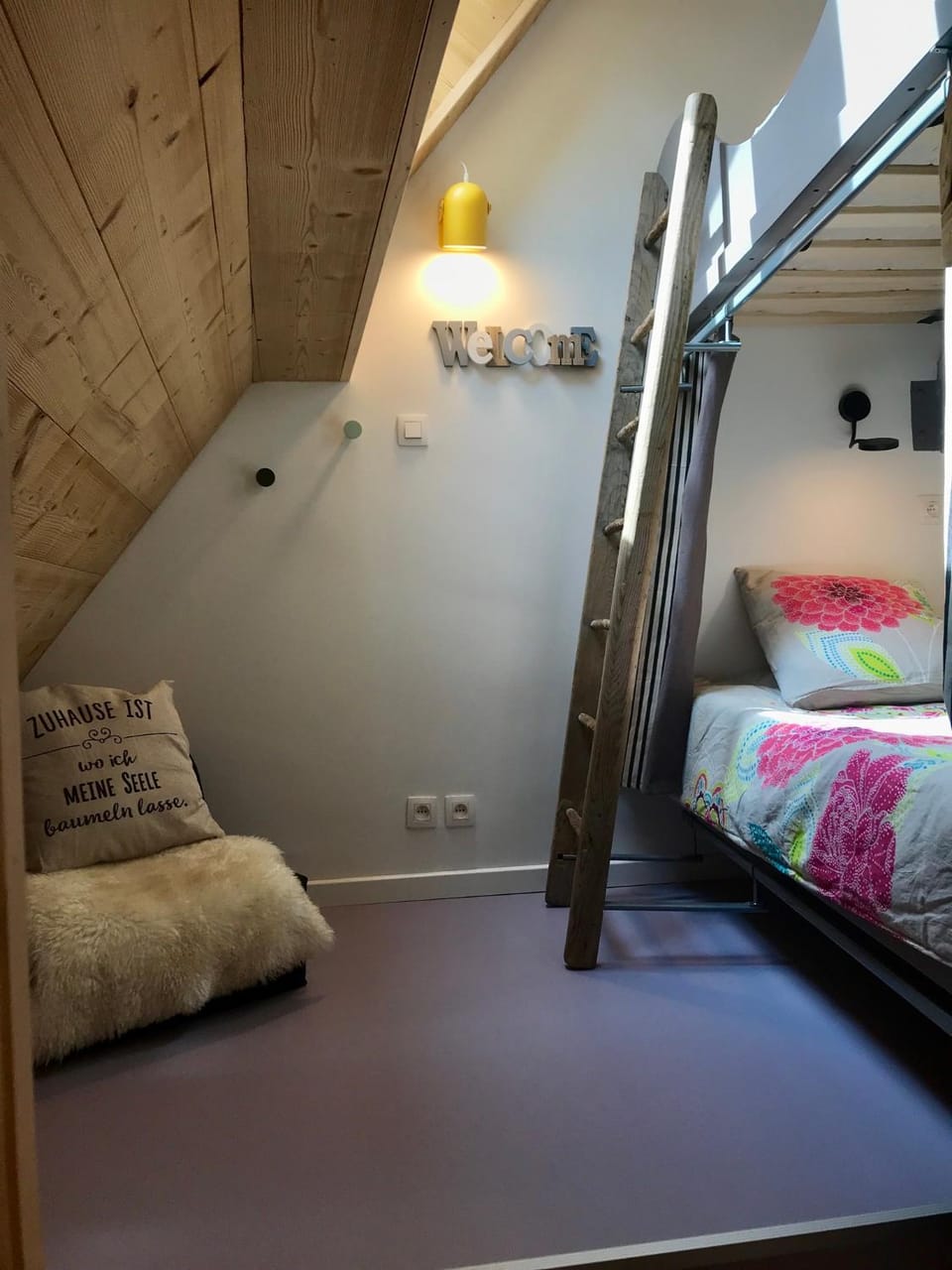 Bedroom, bunk bed