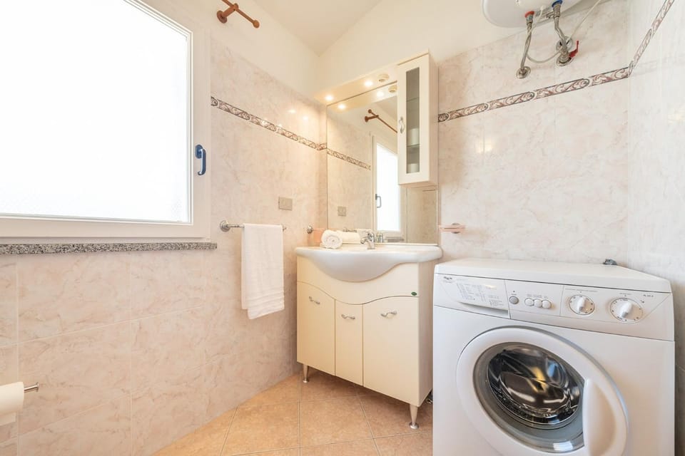 Bathroom, washing machine