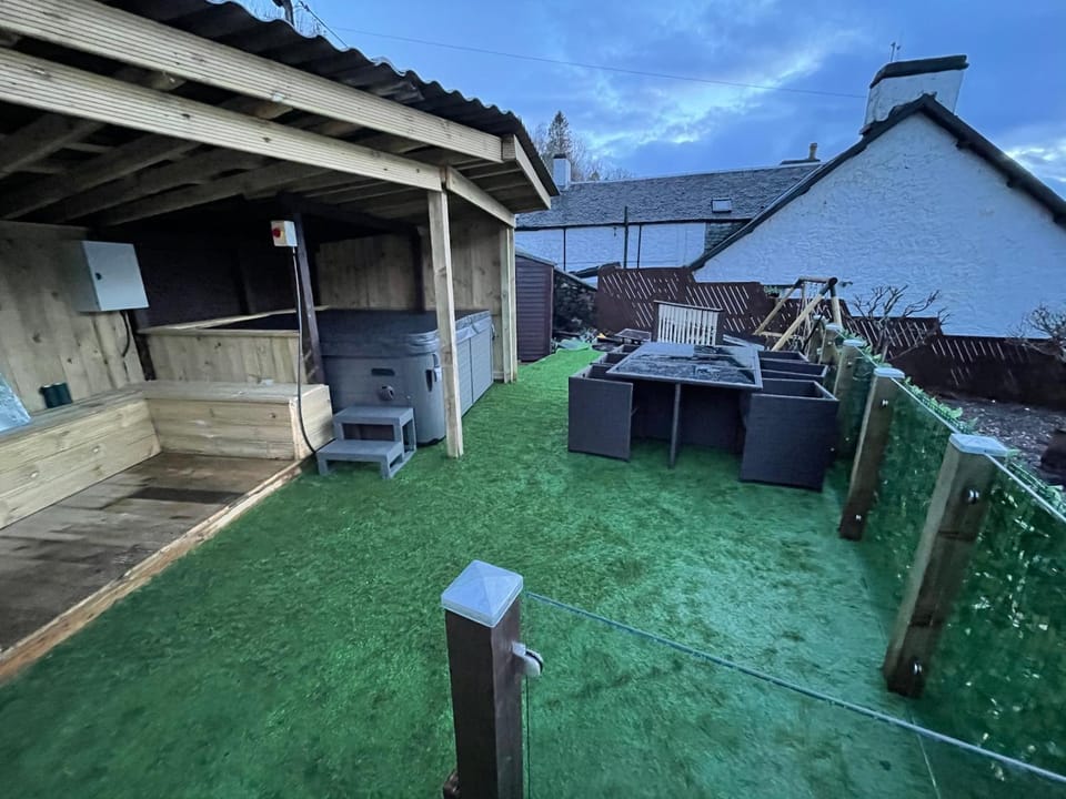 Amazing Alps and Loch views - HOT TUB and pet friendly House in Scotland