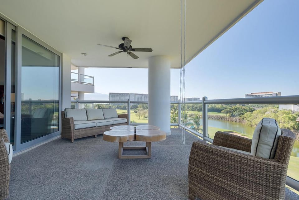 Patio, Restaurant/places to eat, Natural landscape, Fitness centre/facilities, Beach, Area and facilities, Shopping Area, Swimming pool, Swimming pool