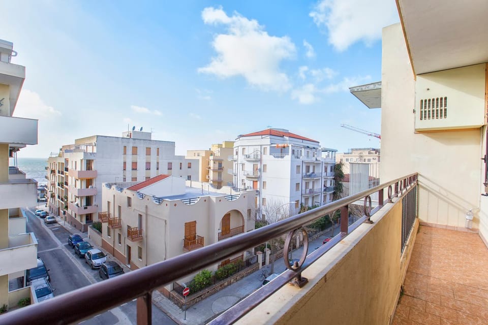 View (from property/room), Balcony/Terrace, City view