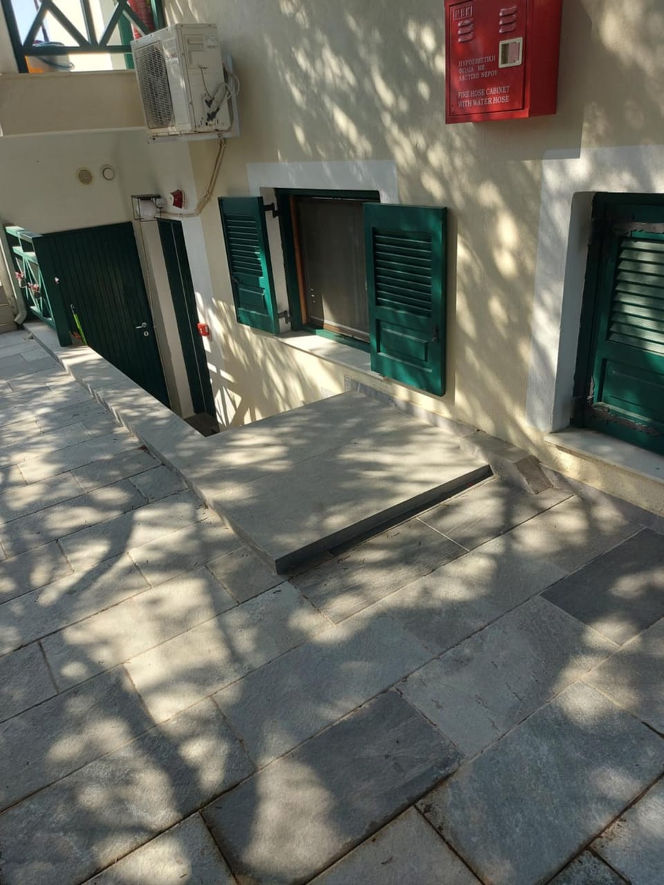 Facade/entrance