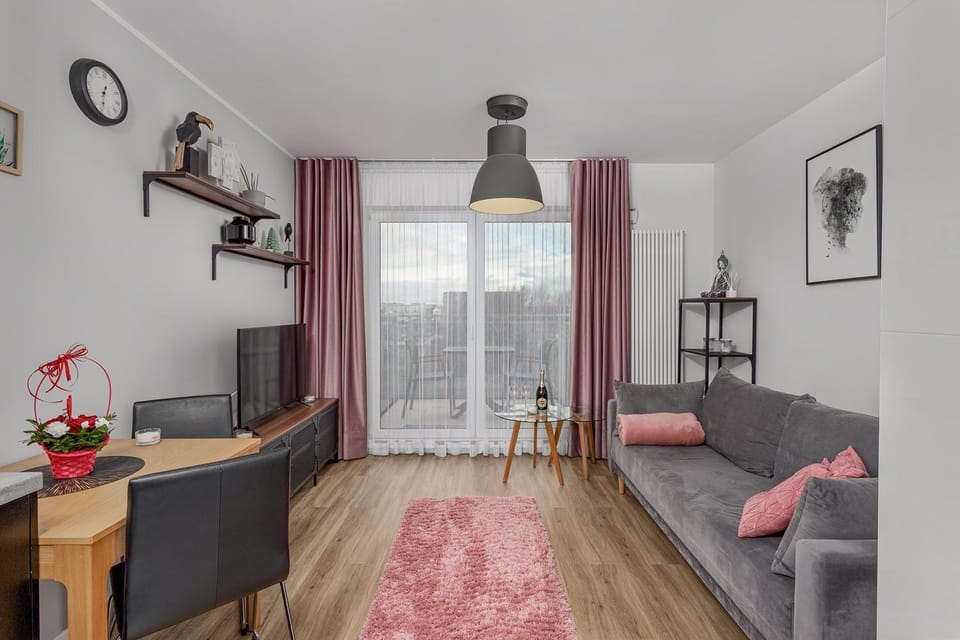 TV and multimedia, Living room, Seating area, Evening entertainment