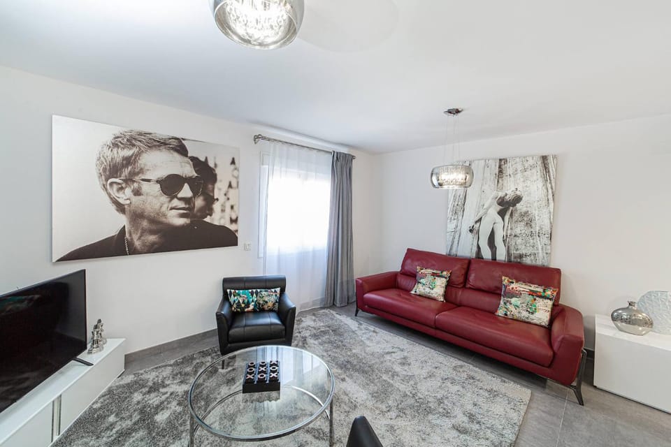 Communal lounge/ TV room, Living room