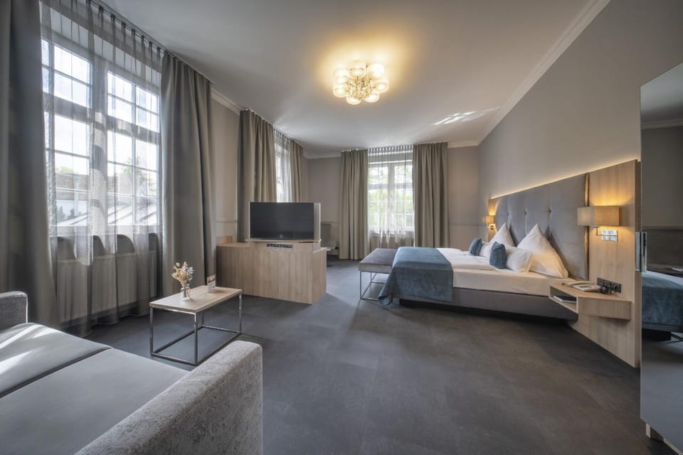 Bed, TV and multimedia, Living room, Bedroom
