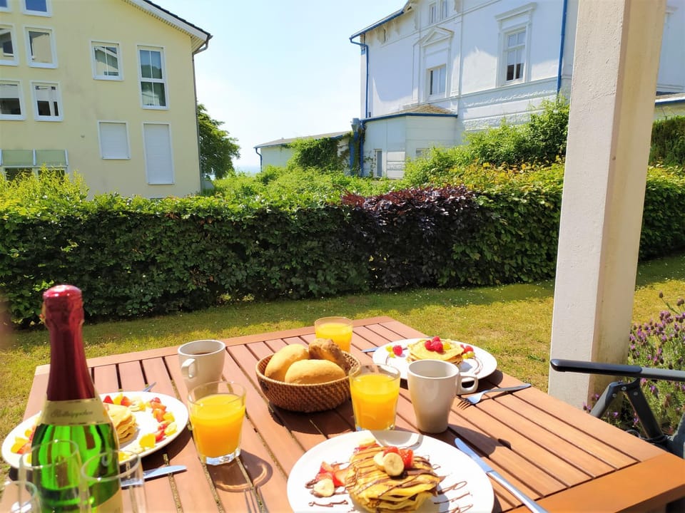 Garden, Balcony/Terrace, Sea view, American breakfast