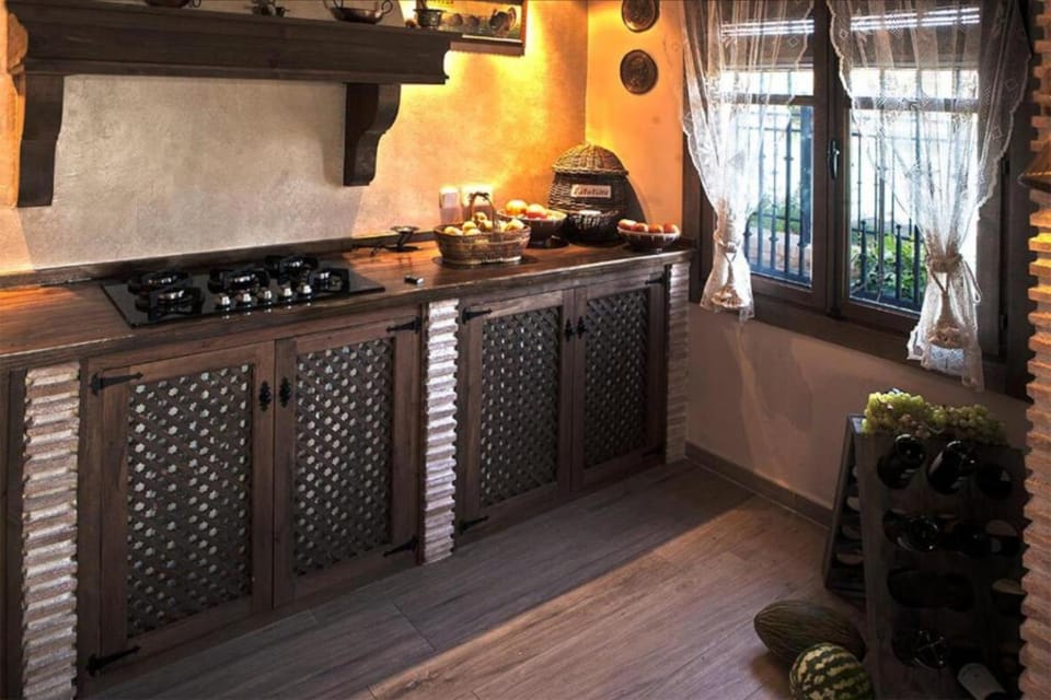 Kitchen or kitchenette, minibar, pet friendly, stove