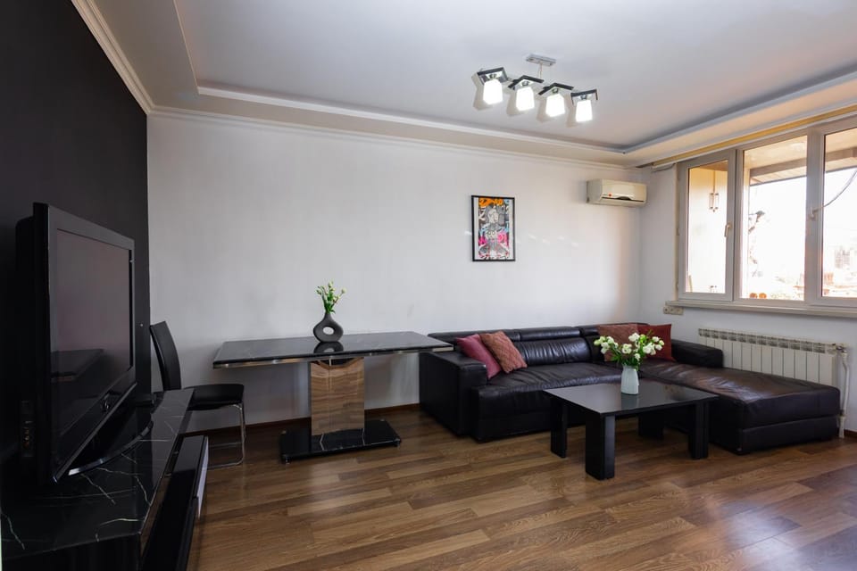 Yeznik Koghbatsi - Amiryan crossroads 1 bedroom comfy apartment with Balcony KO100 Apartment in Yerevan