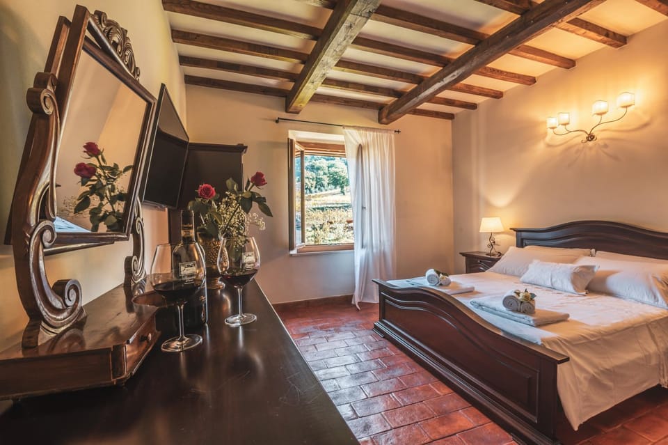 Wine Estate Rooms Paradiso di Cacuci Farm Stay in Tuscany