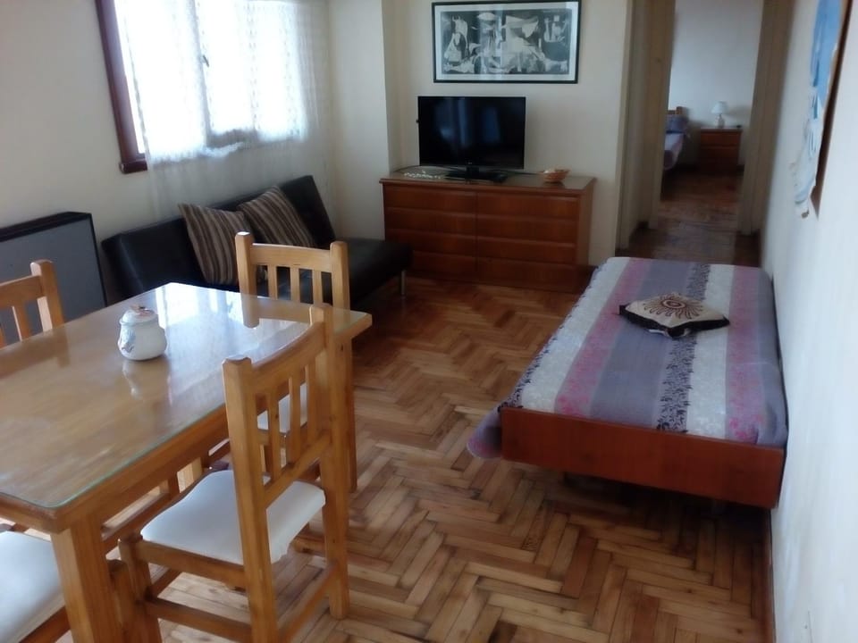 Mardel 2 amb 4 pers terraza 10x5 manzana peatonal Apartment in Mar del Plata