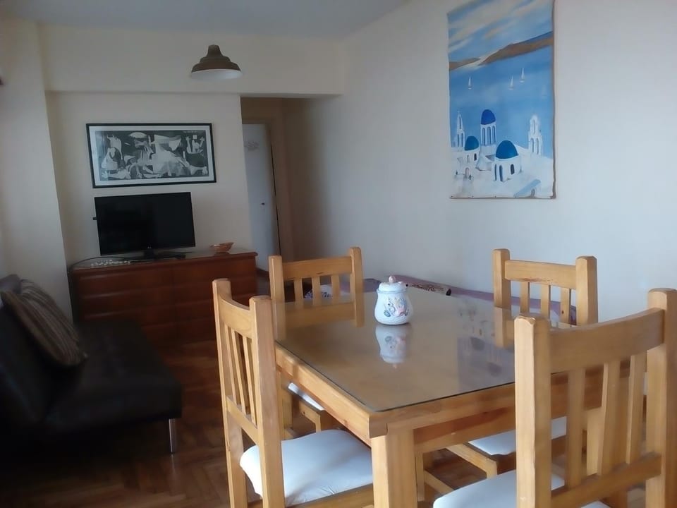 Mardel 2 amb 4 pers terraza 10x5 manzana peatonal Apartment in Mar del Plata