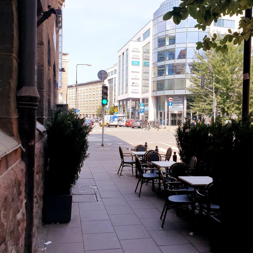 Property building, Day, Neighbourhood, City view, Street view, Location, Parking