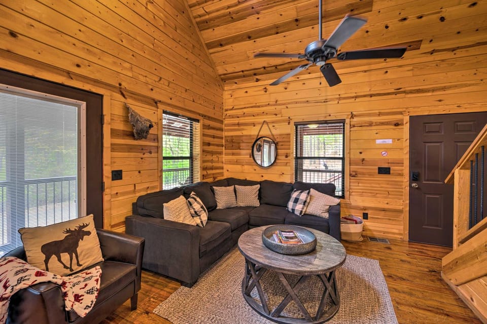 Southern Hills Cabin Near Beavers Bend State Park! Cabin in Broken Bow