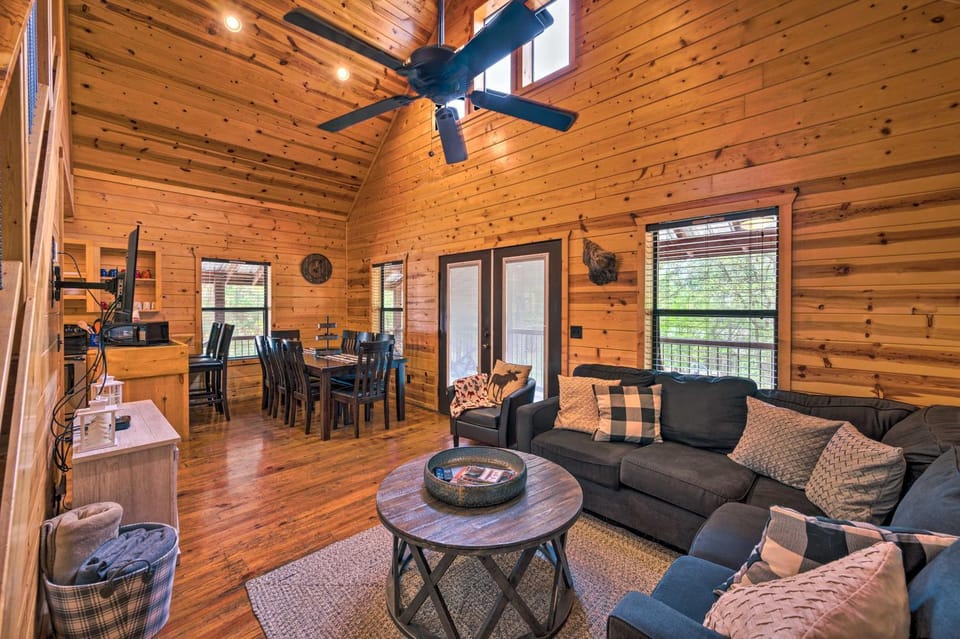 Southern Hills Cabin Near Beavers Bend State Park! Cabin in Broken Bow