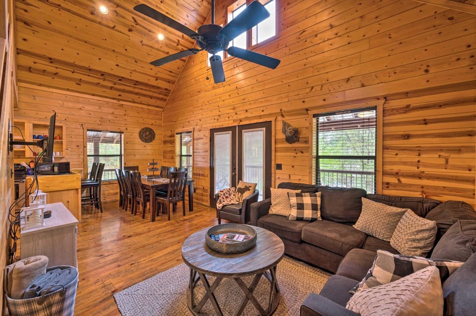 Southern Hills Cabin Near Beavers Bend State Park! Cabin in Broken Bow