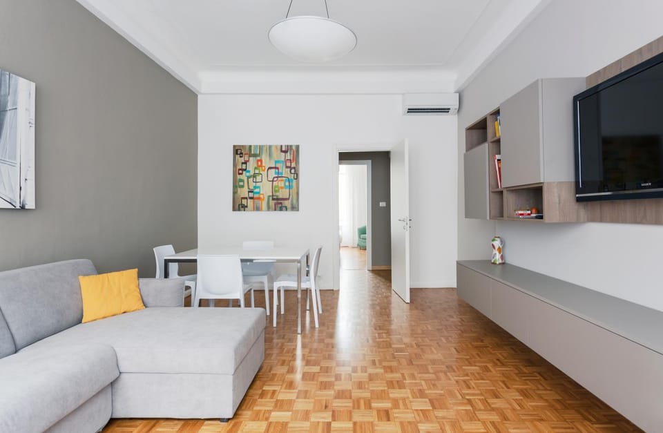 TV and multimedia, Living room, Seating area, Dining area