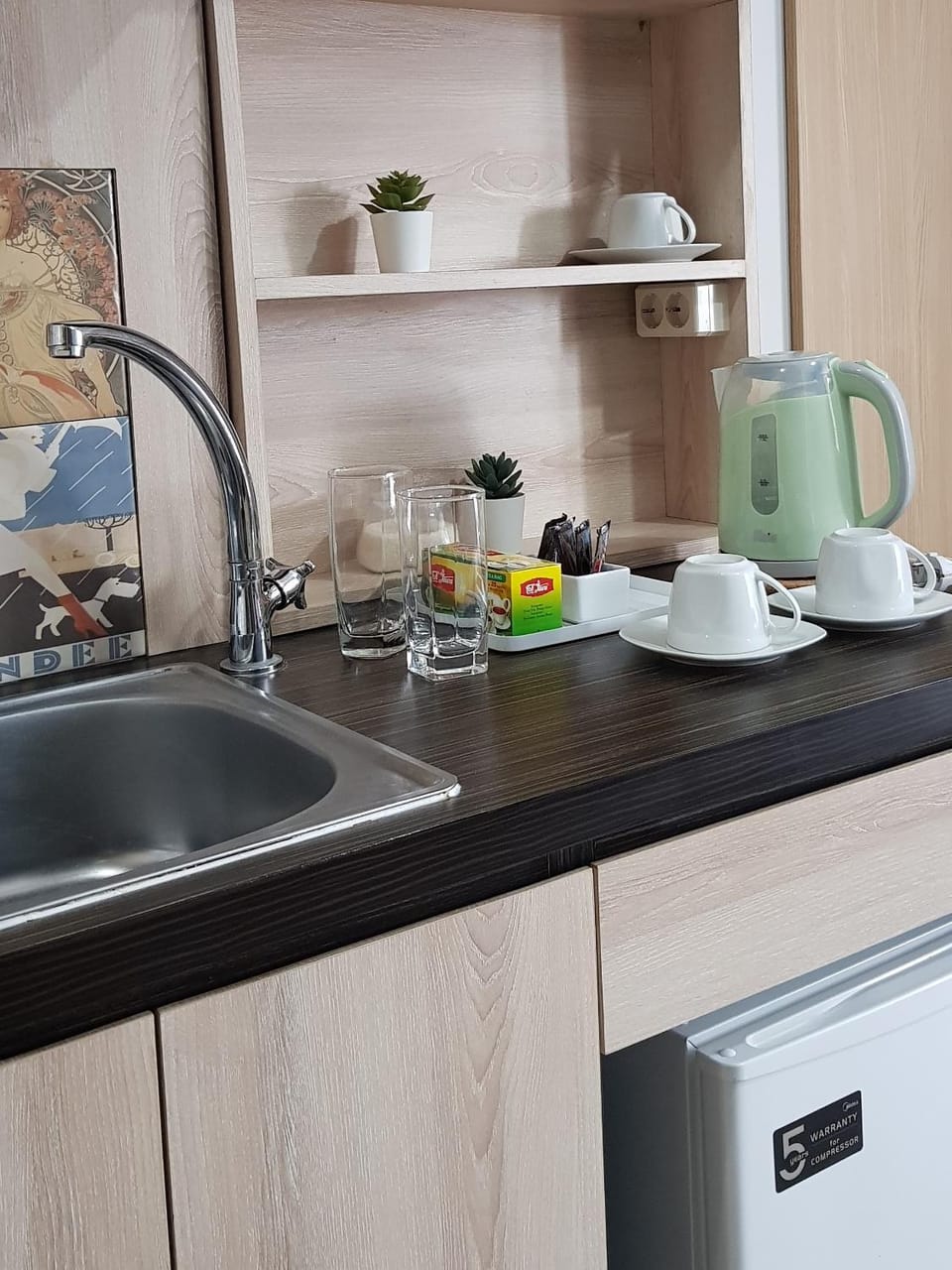 Property building, Communal lounge/ TV room, Coffee/tea facilities, View (from property/room), Kitchen or kitchenette, Communal kitchen, Food, Non alcoholic drinks