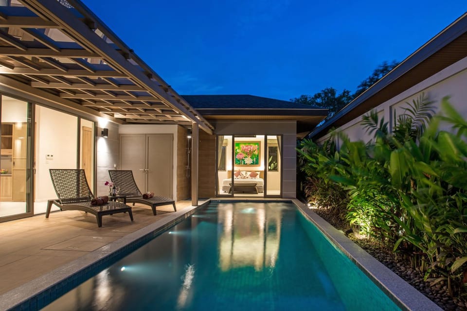 Night, Pool view, Swimming pool, Swimming pool, sunbed