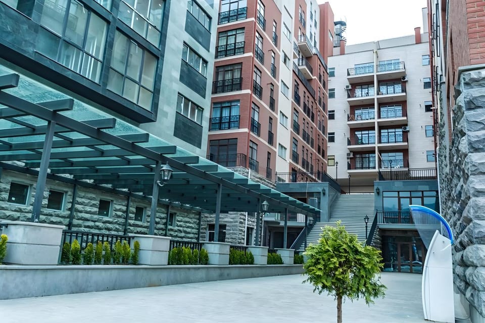 Property building, Facade/entrance, Day
