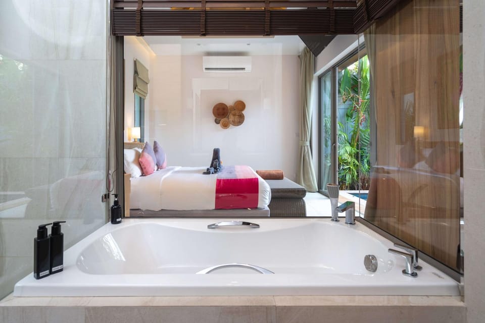 Bed, Bathroom, Bedroom, Pool view, Pool view, Bath