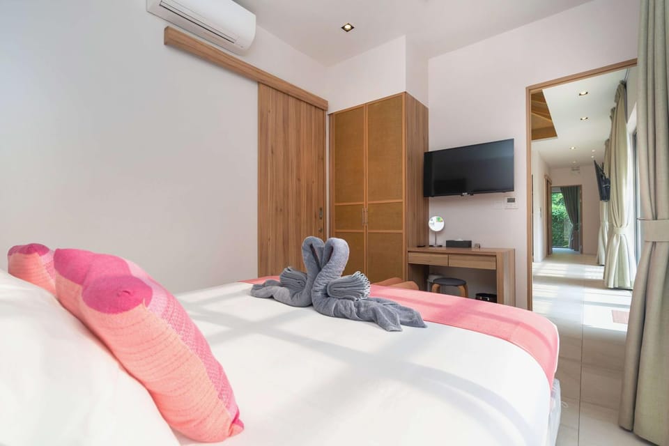 Bed, TV and multimedia, Bedroom, wardrobe