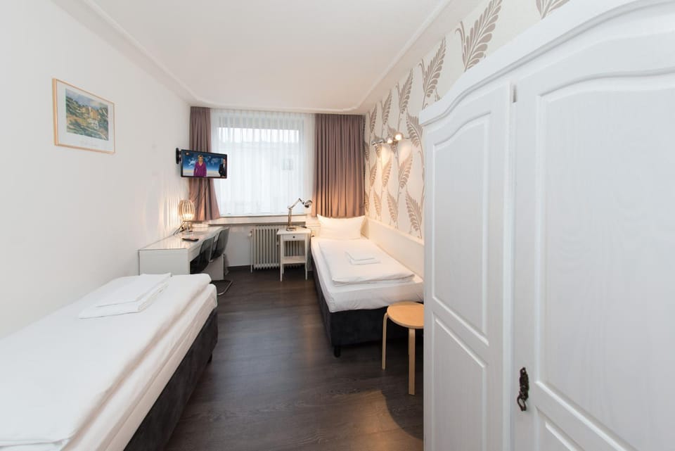 Bed, Photo of the whole room, Decorative detail